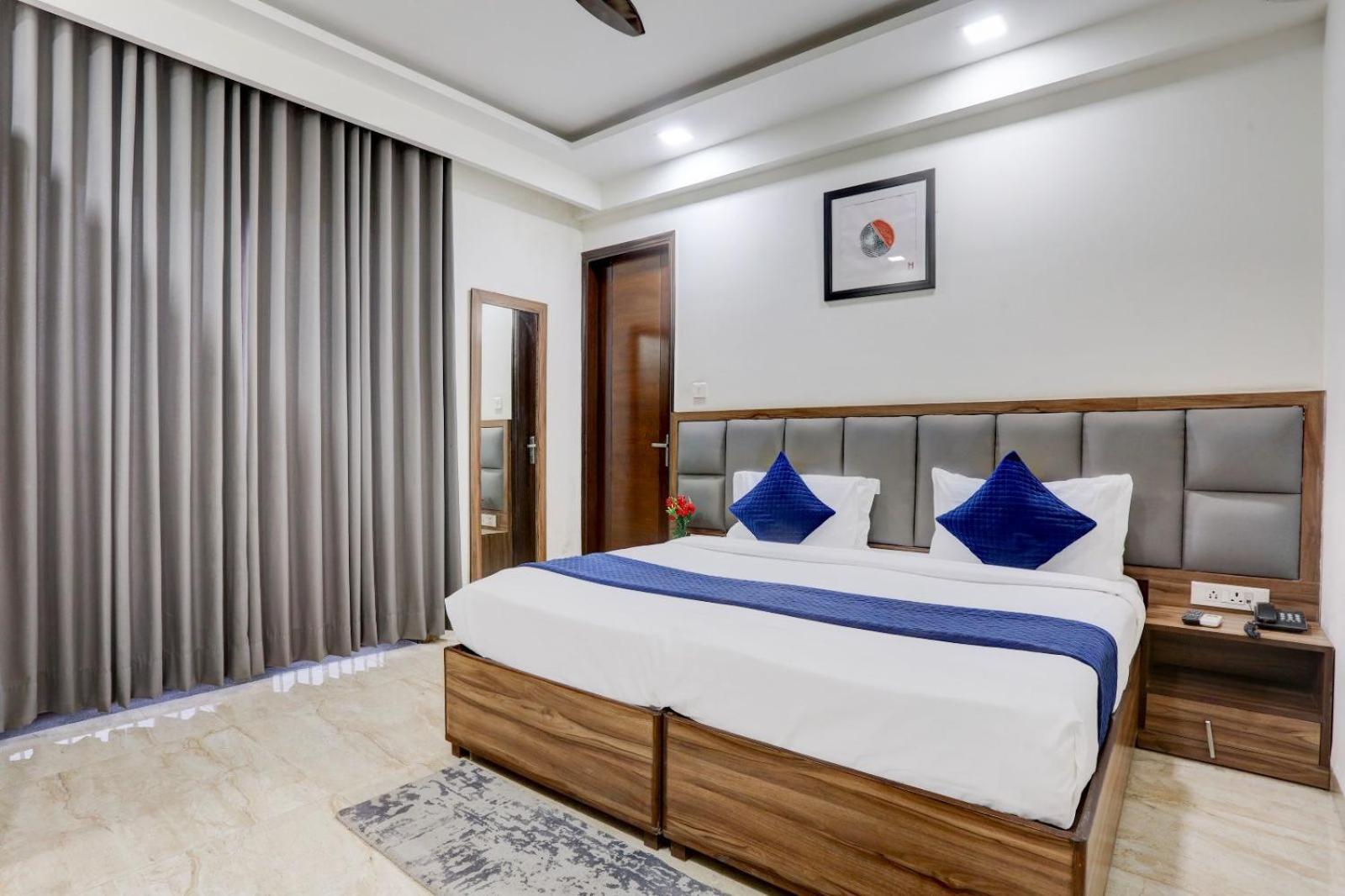 Hotel Greysky Medicity Гургаон Екстериор снимка