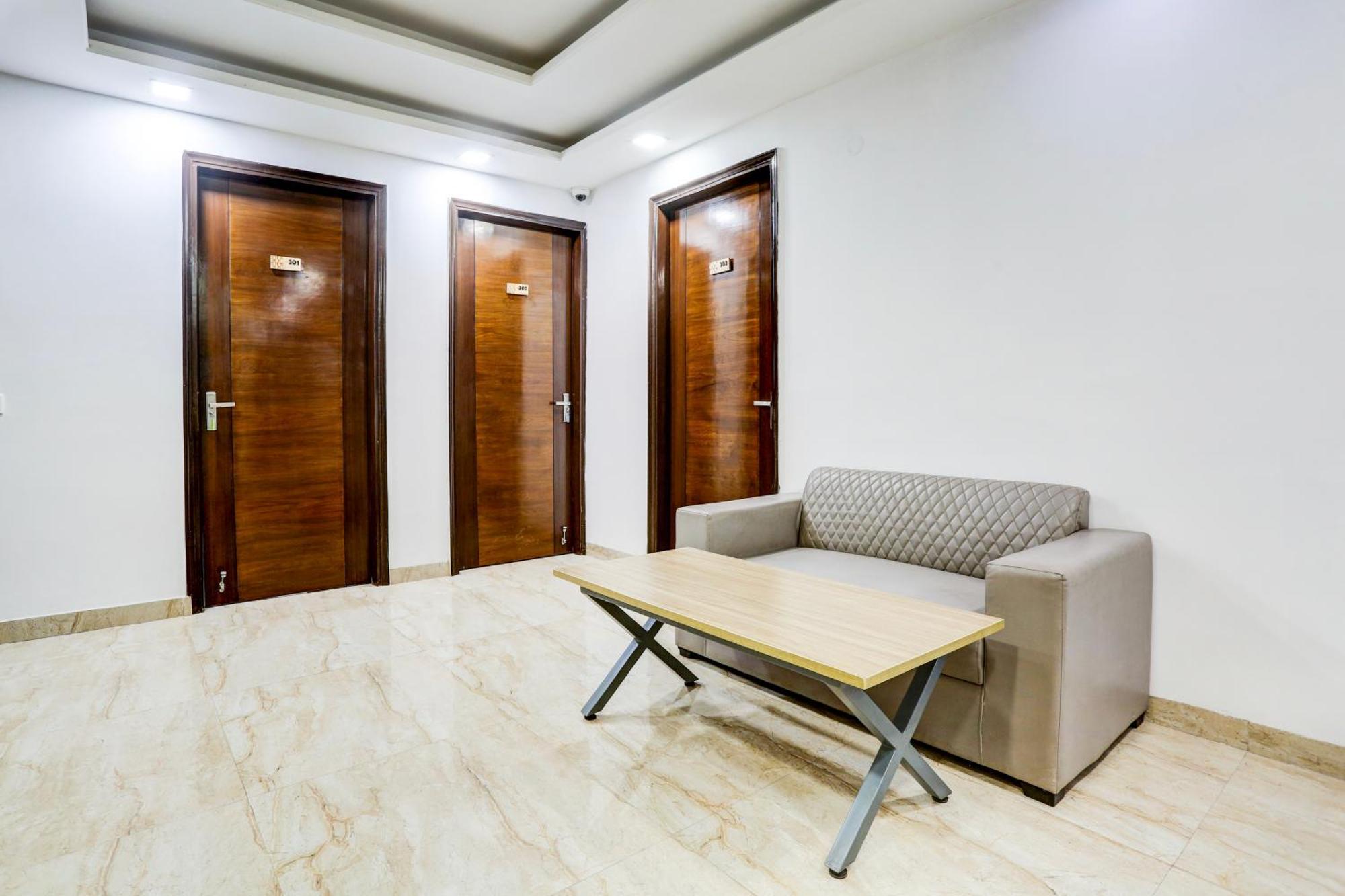Hotel Greysky Medicity Гургаон Екстериор снимка