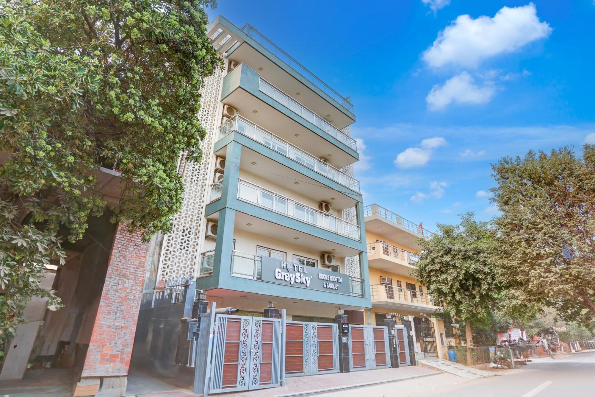 Hotel Greysky Medicity Гургаон Екстериор снимка