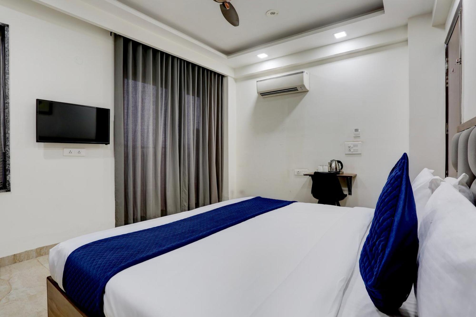 Hotel Greysky Medicity Гургаон Екстериор снимка