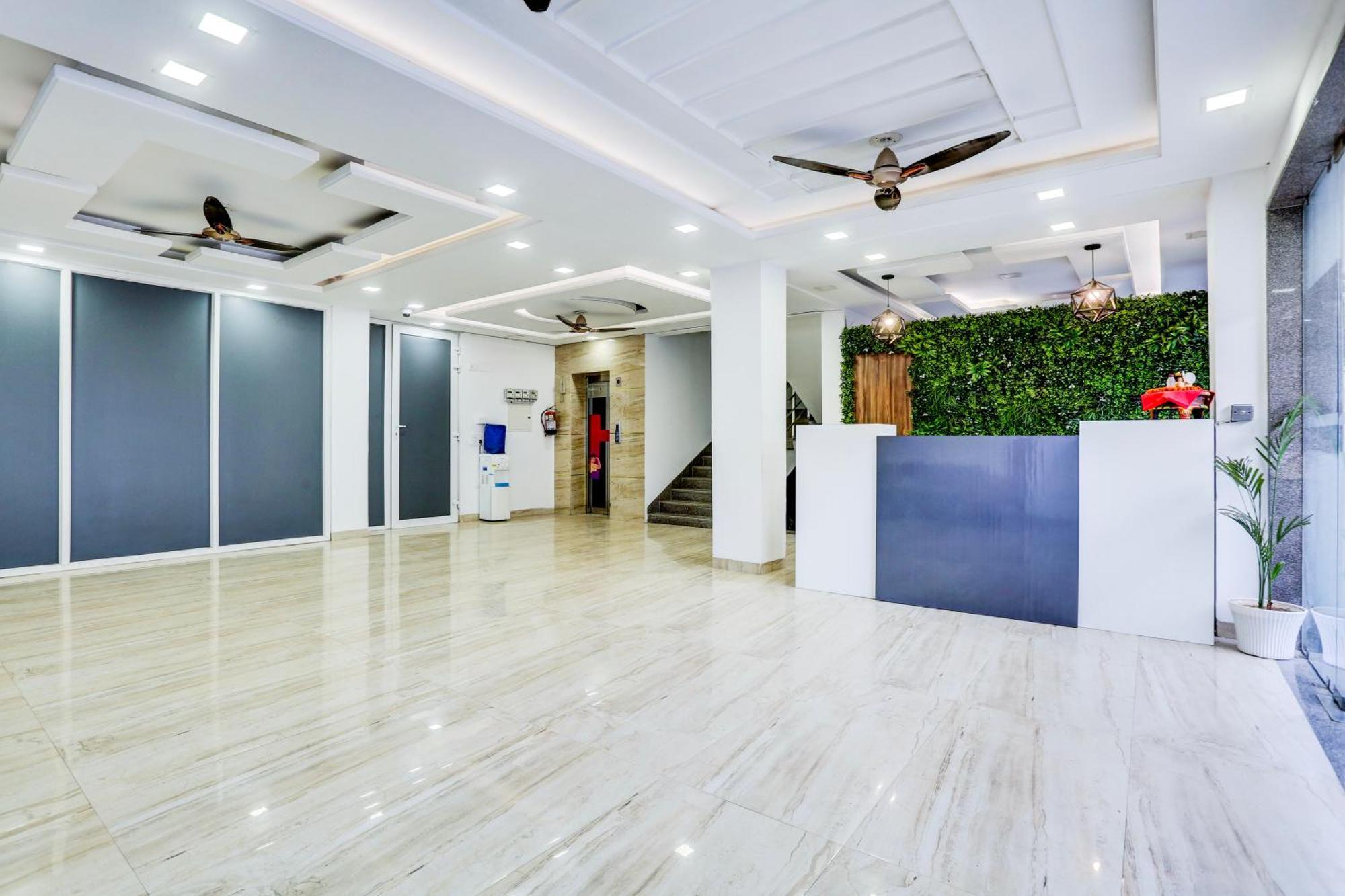 Hotel Greysky Medicity Гургаон Екстериор снимка